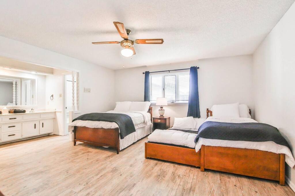 Hot Tub, Privacy, Sleeps 11 & Tons Of Space! Lubbock Eksteriør bilde