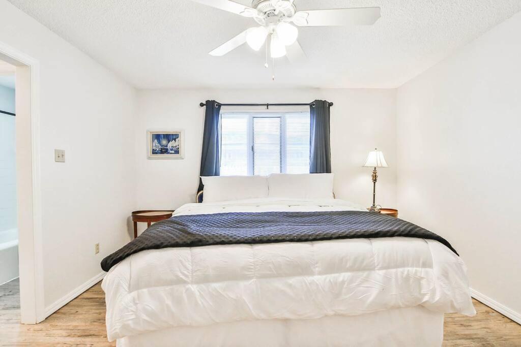 Hot Tub, Privacy, Sleeps 11 & Tons Of Space! Lubbock Eksteriør bilde